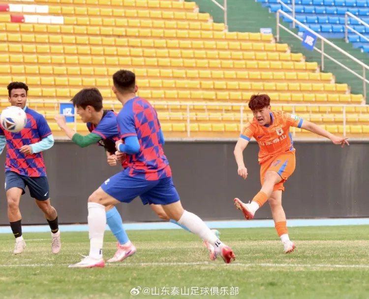 佛山冬训热身 泰山B队两度落后两度扳平 王宇轩任意球梅开二度定胜局