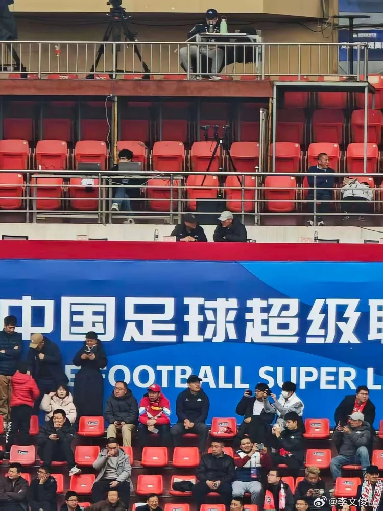 国足主帅邵佳一航体现身 考察王上源徐新等国脚状态