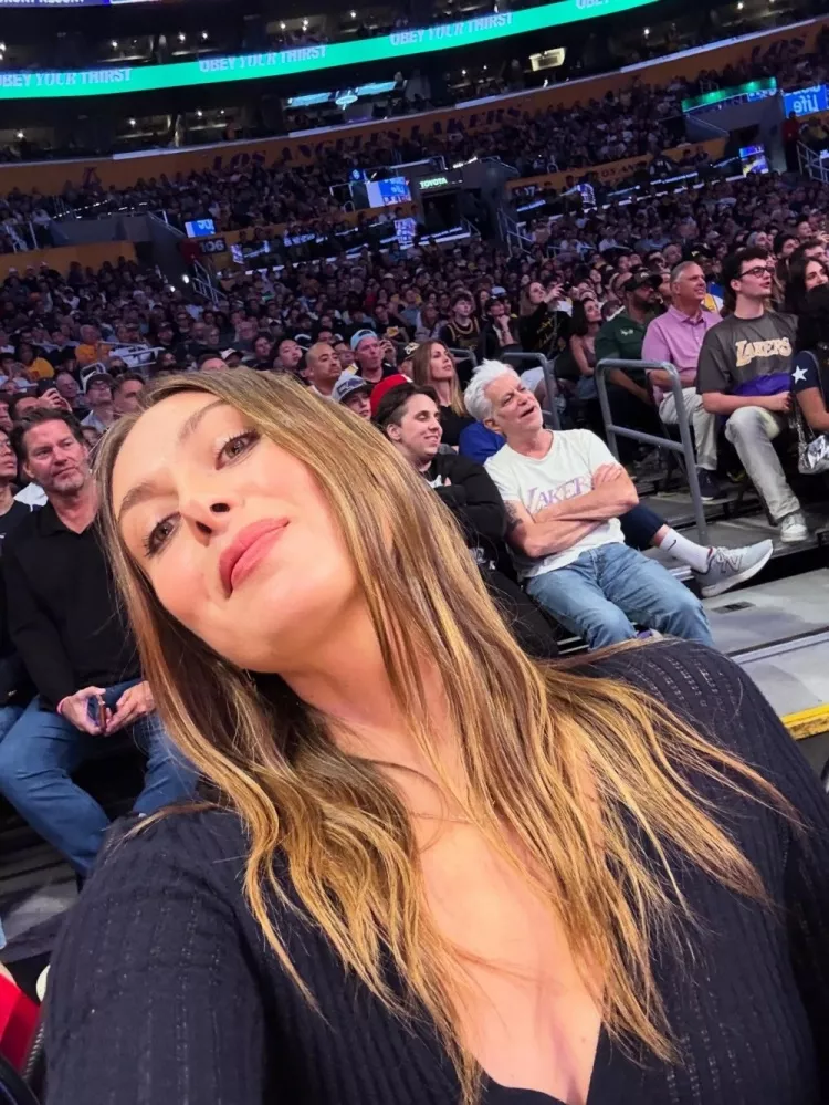 莎拉波娃观战赞东契奇关键球 网坛名宿评比赛对抗与纪律性