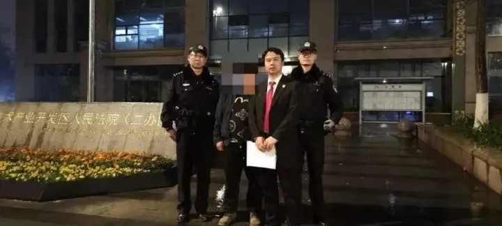 高新法院执行干警中超赛场精准控制被执行人 王某因拒不履行义务被司法拘留15日