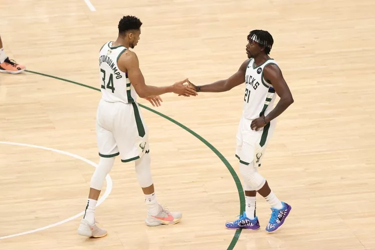 马刺25记三分创队史仍无缘历史前30 单场27记三分竟输球