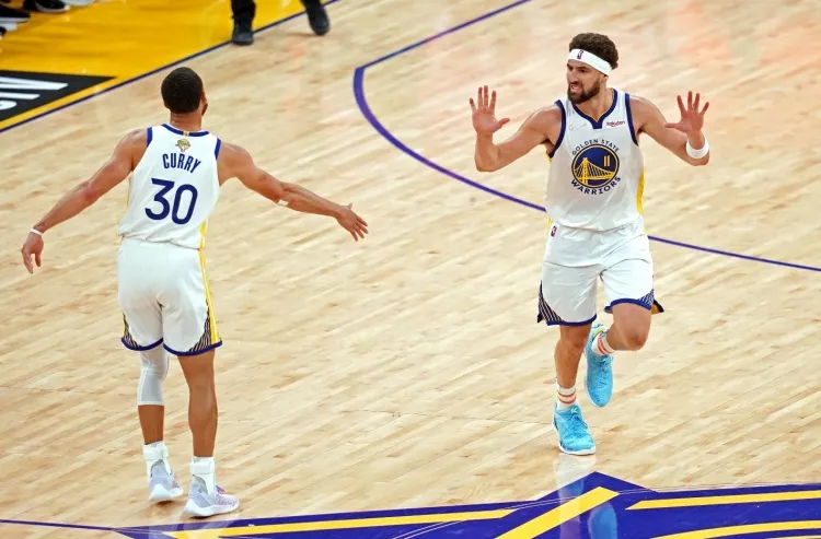 马刺25记三分创队史仍无缘历史前30 单场27记三分竟输球