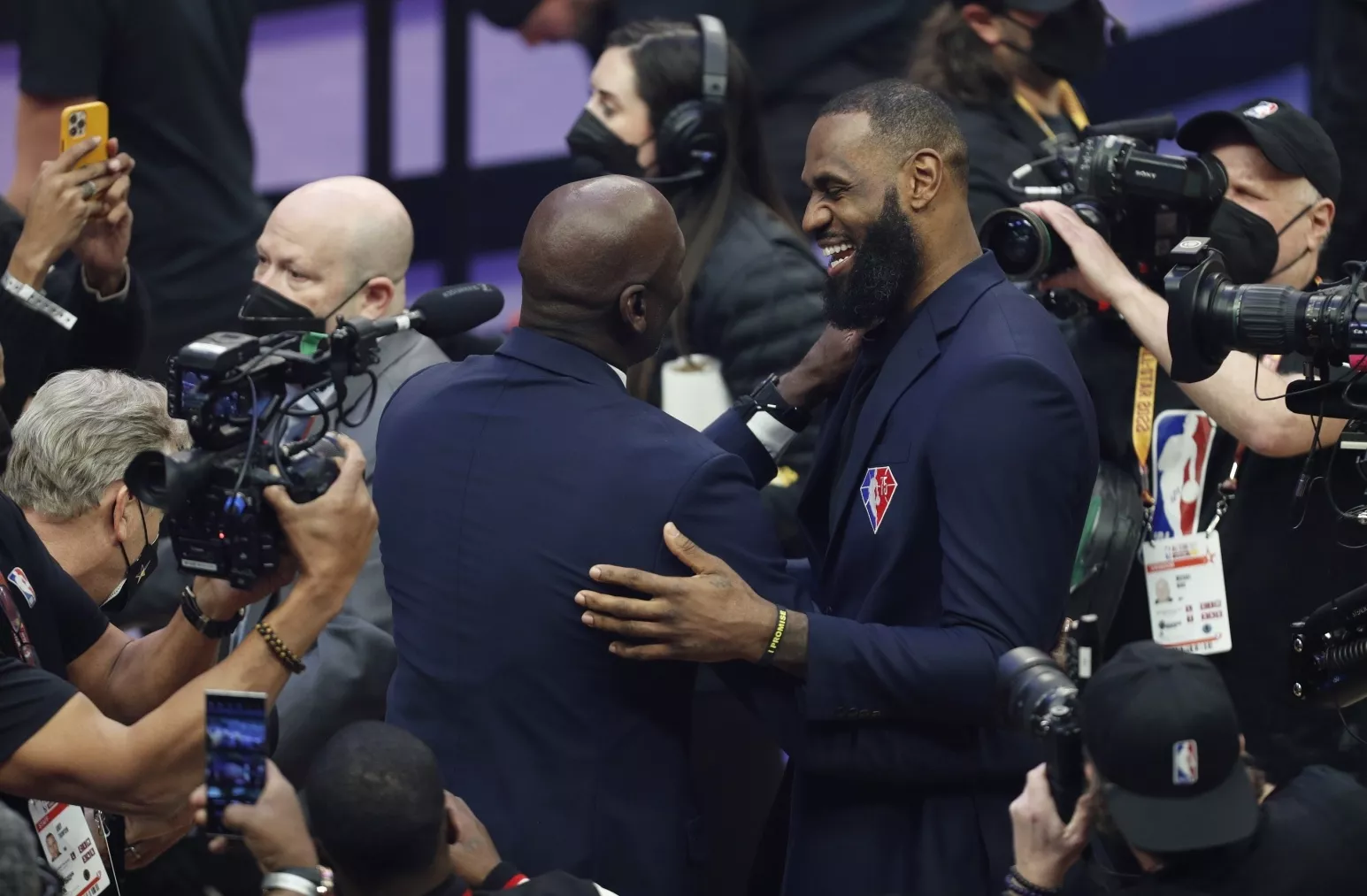 杜兰特解析乔丹生涯中断 称若非两次退役詹姆斯四万分不会孤单