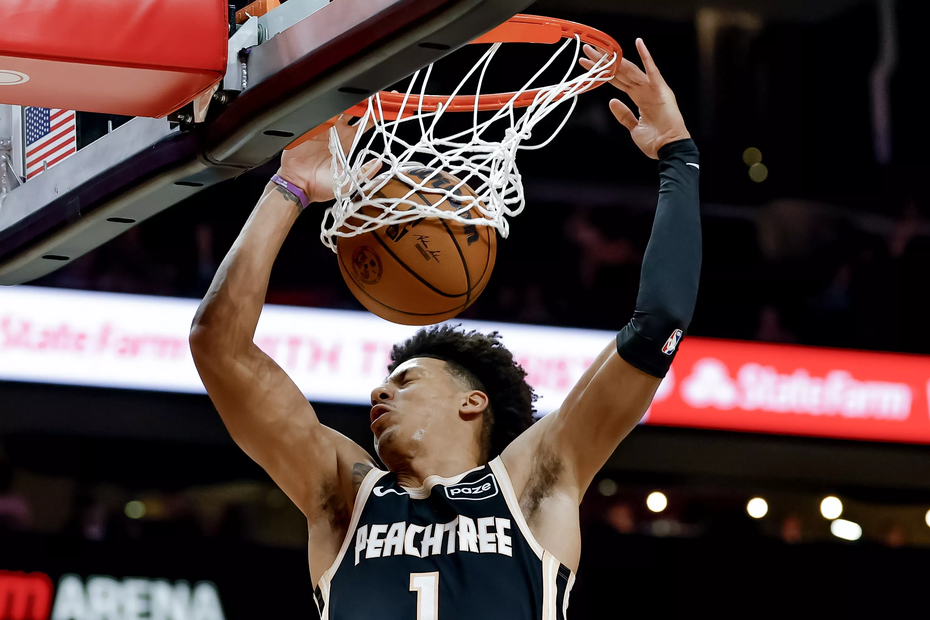 杰伦·约翰逊单季助攻破500 成詹姆斯后最年轻锋线