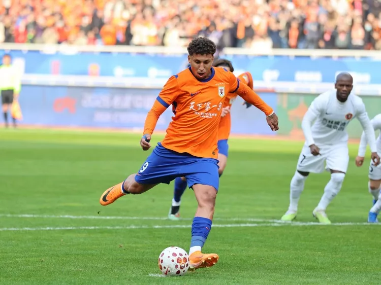 泰山两连胜摆脱负分阴影 三叉戟兼容与阿尔瓦罗成关键