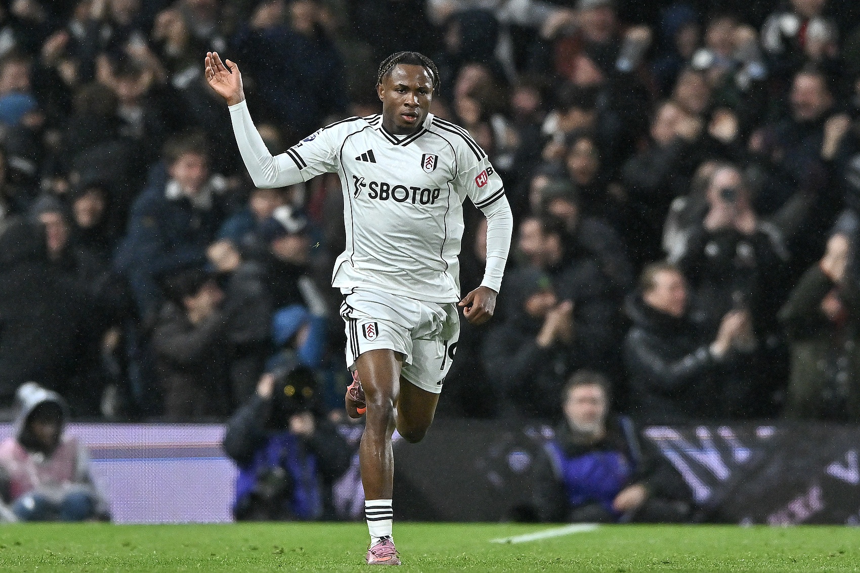 米体:富勒姆拟2400万欧买断丘库埃泽 米兰获夏窗关键资金