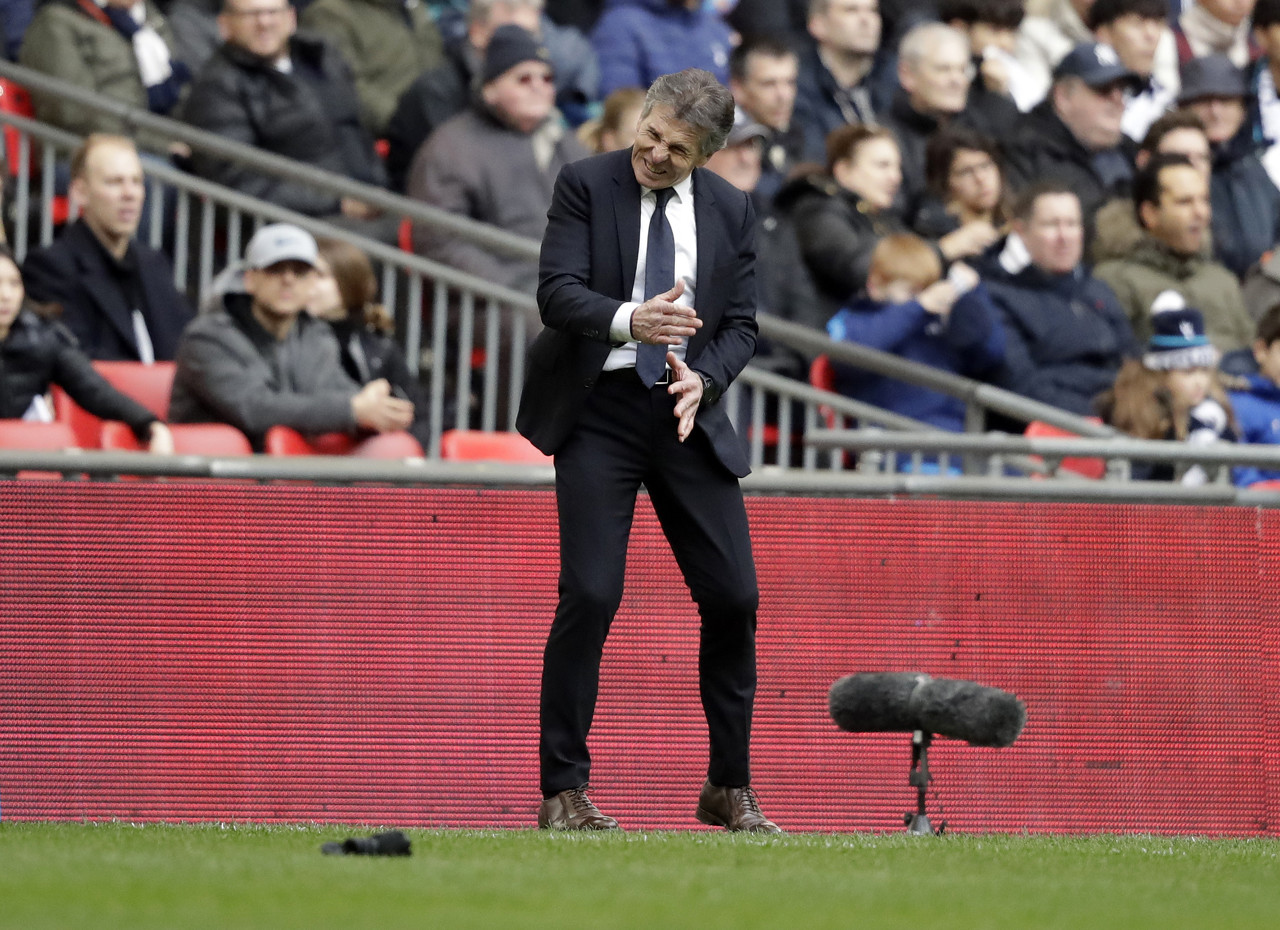 尼斯将帅炮轰争议点球 普埃尔：VAR应核查角球二次触球