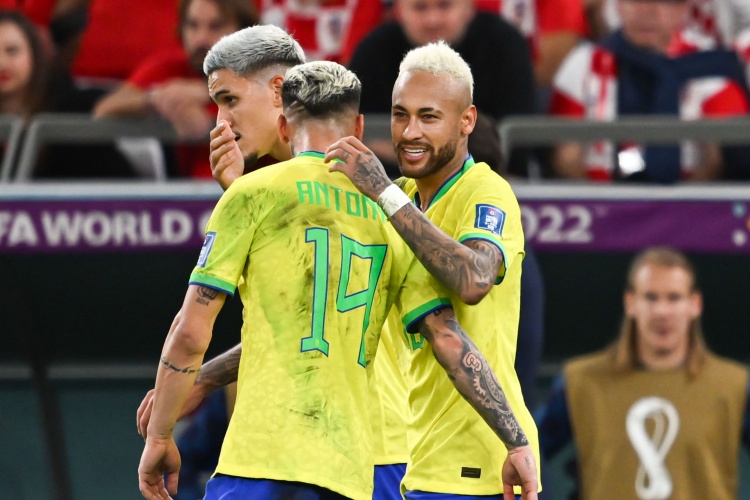 罗纳尔多力挺内马尔世界杯席位 强调技术价值与健康前提