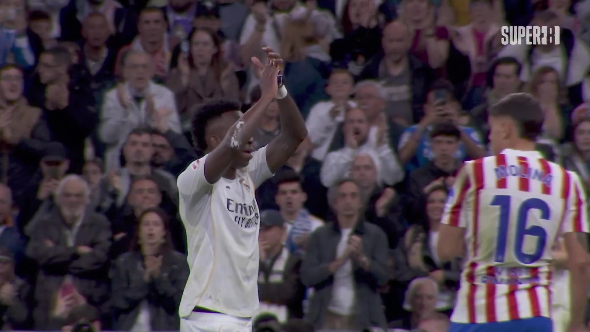 维尼修斯下场时嘲讽西蒙尼：他们要把我卖掉了