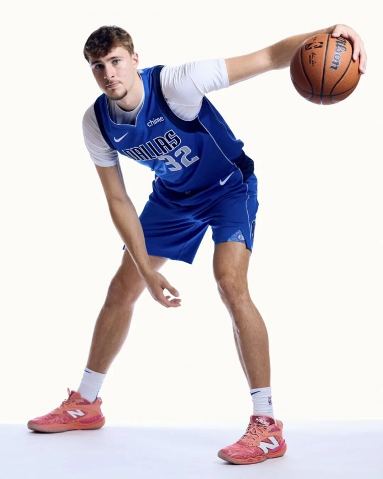 弗拉格拒耐克签New Balance 1300万合同背后的缅因州叙事