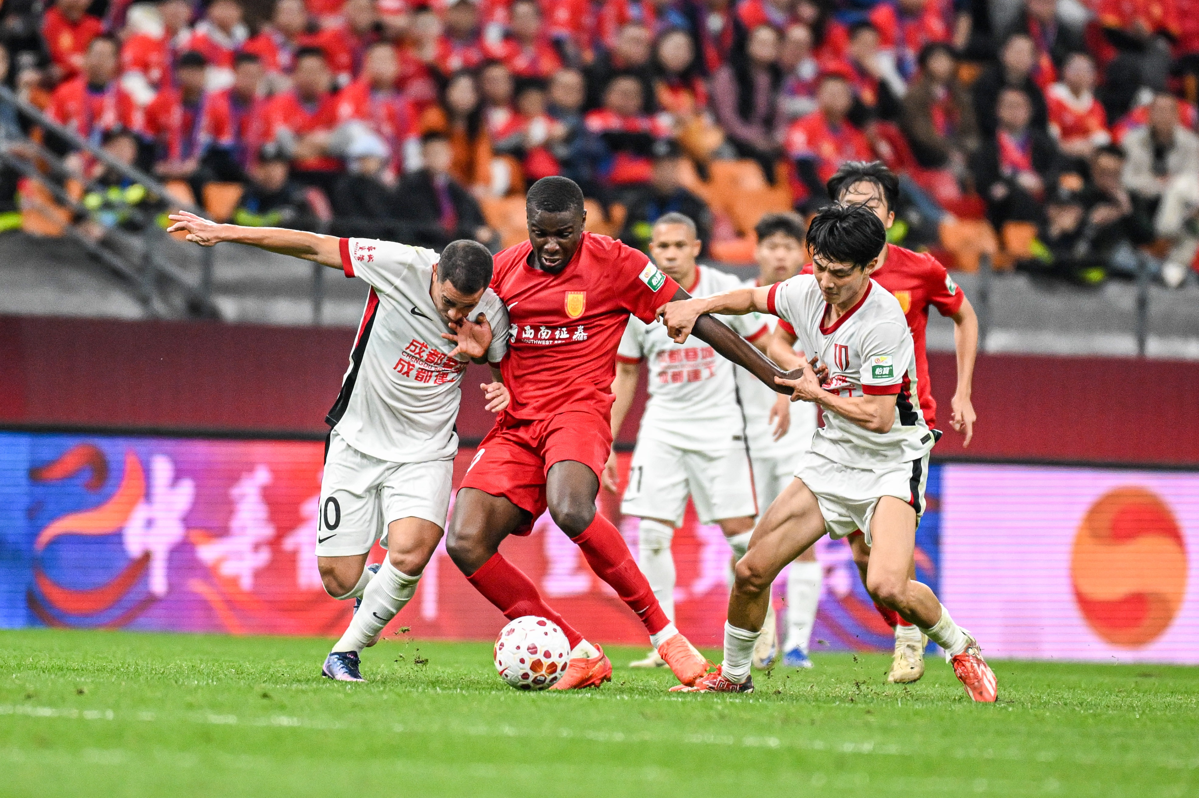 铜梁龙百万欧建队成本 外援即战力产出超身价数倍