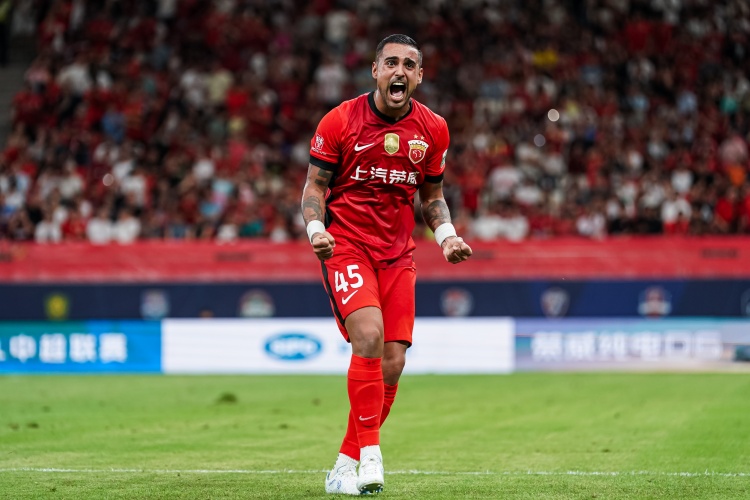 赵鹏质疑海港末段换下莱昂纳多 0-1落后提前撤攻击手形同缴械