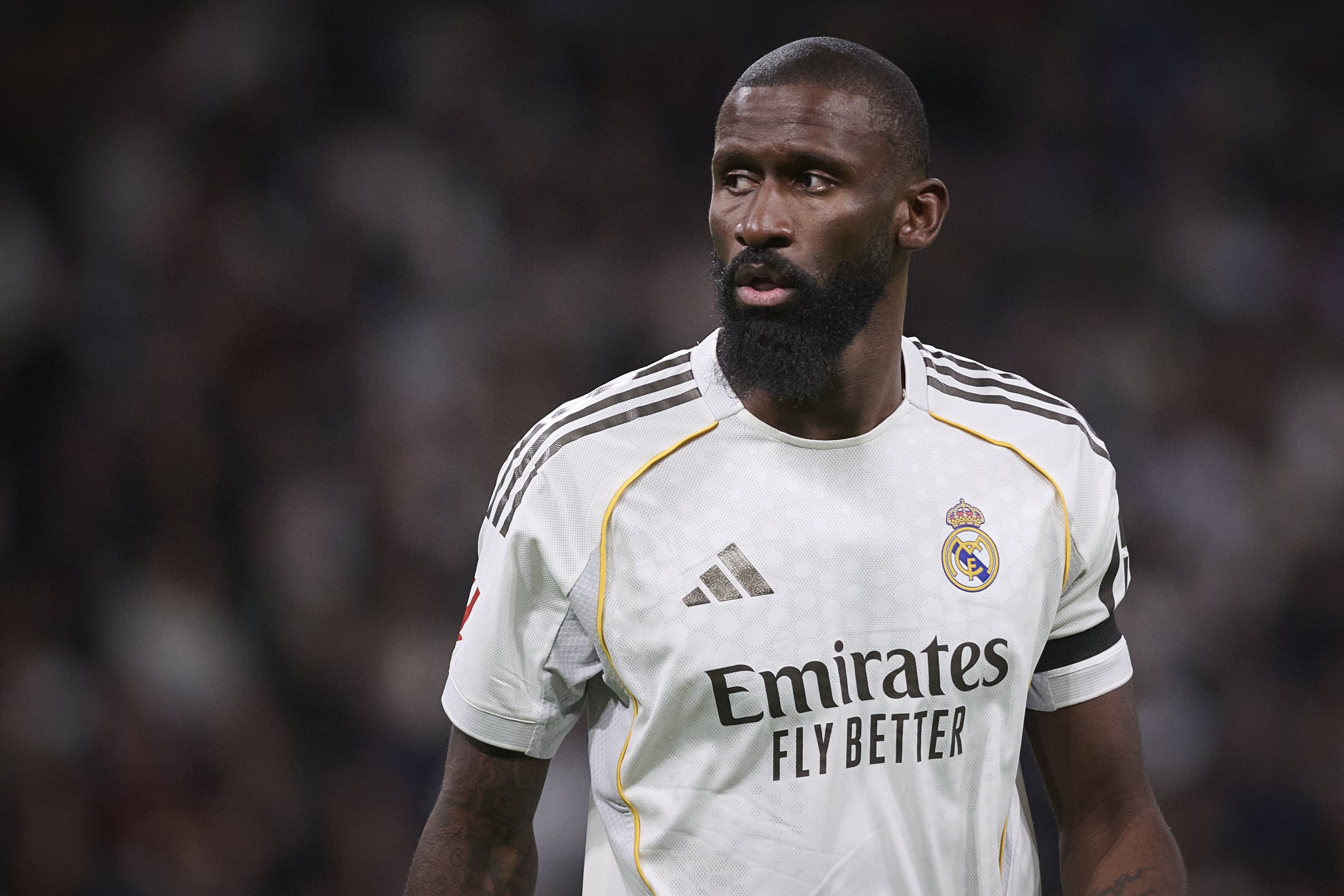 皇马计划与吕迪格降薪续约一年 沙特选项因局势搁置