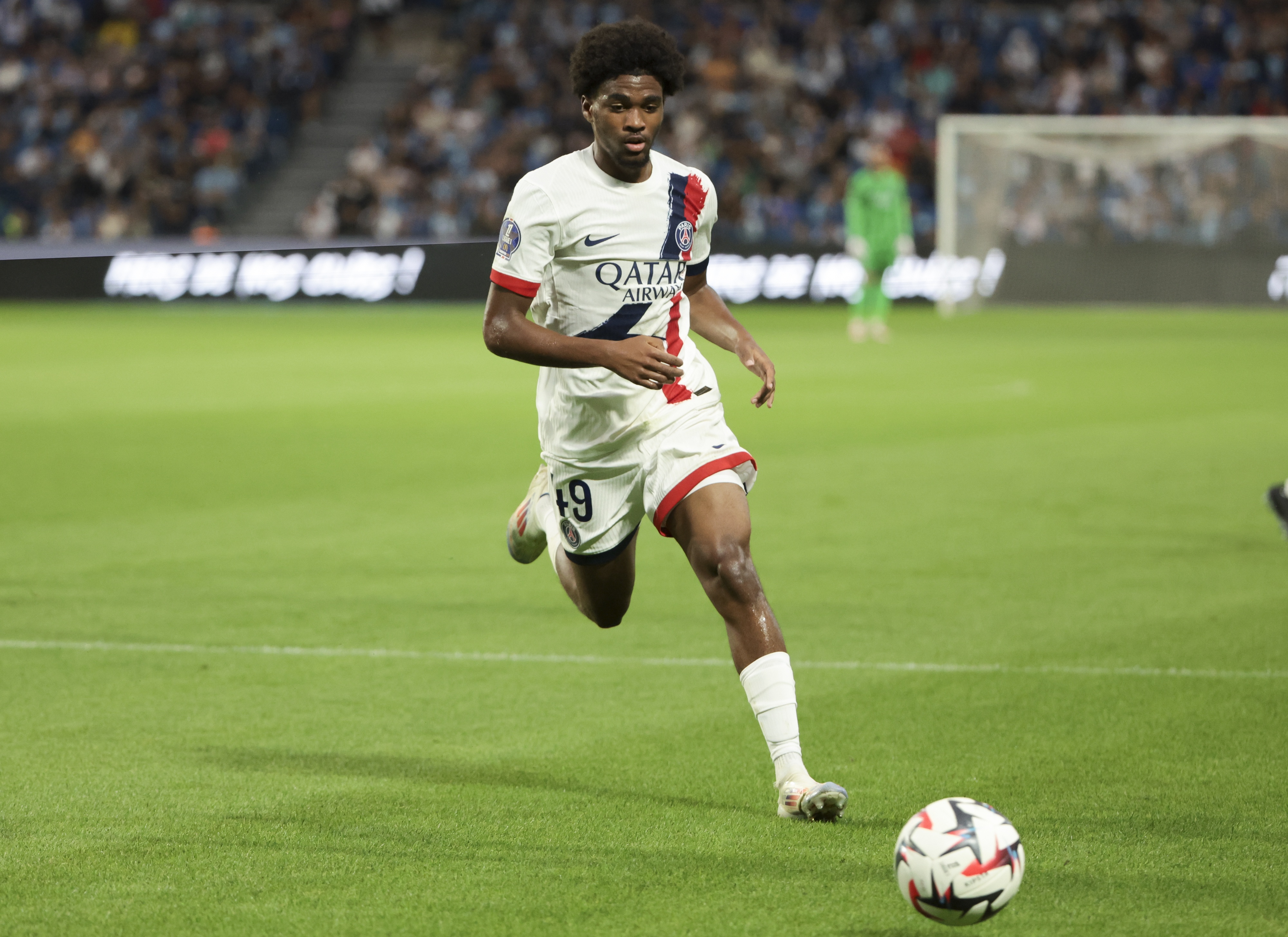 维拉瞄准巴黎18岁锋线新星姆巴耶 欧冠资格成转会关键