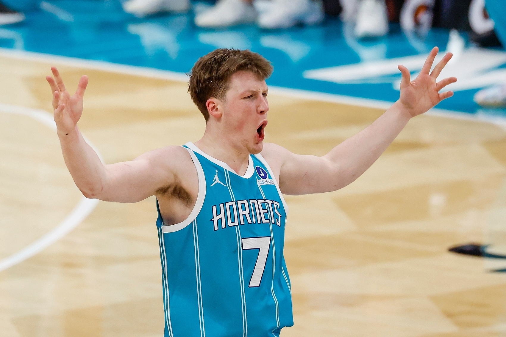 黄蜂主场狂胜国王36分 尼克斯六连胜 骑士擒魔术 掘金力克太阳