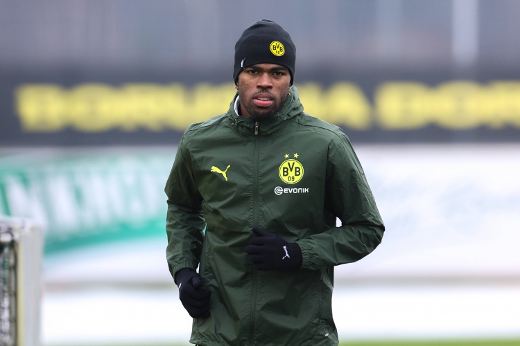 丘库埃梅卡97场职业赛零打满 多特生涯待破局