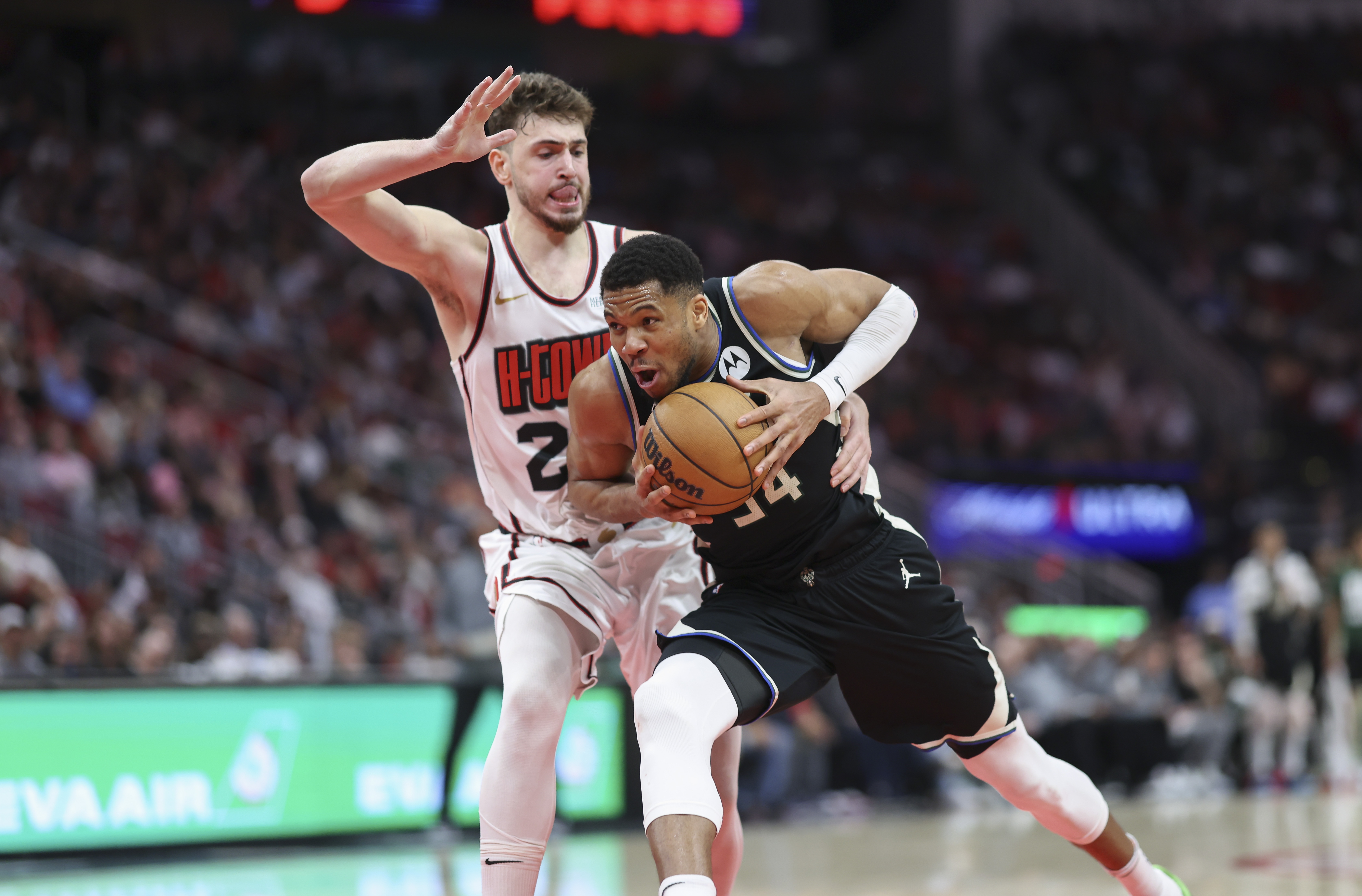 火箭休赛期瞄准字母哥 队内媒体人公开反对交易方案