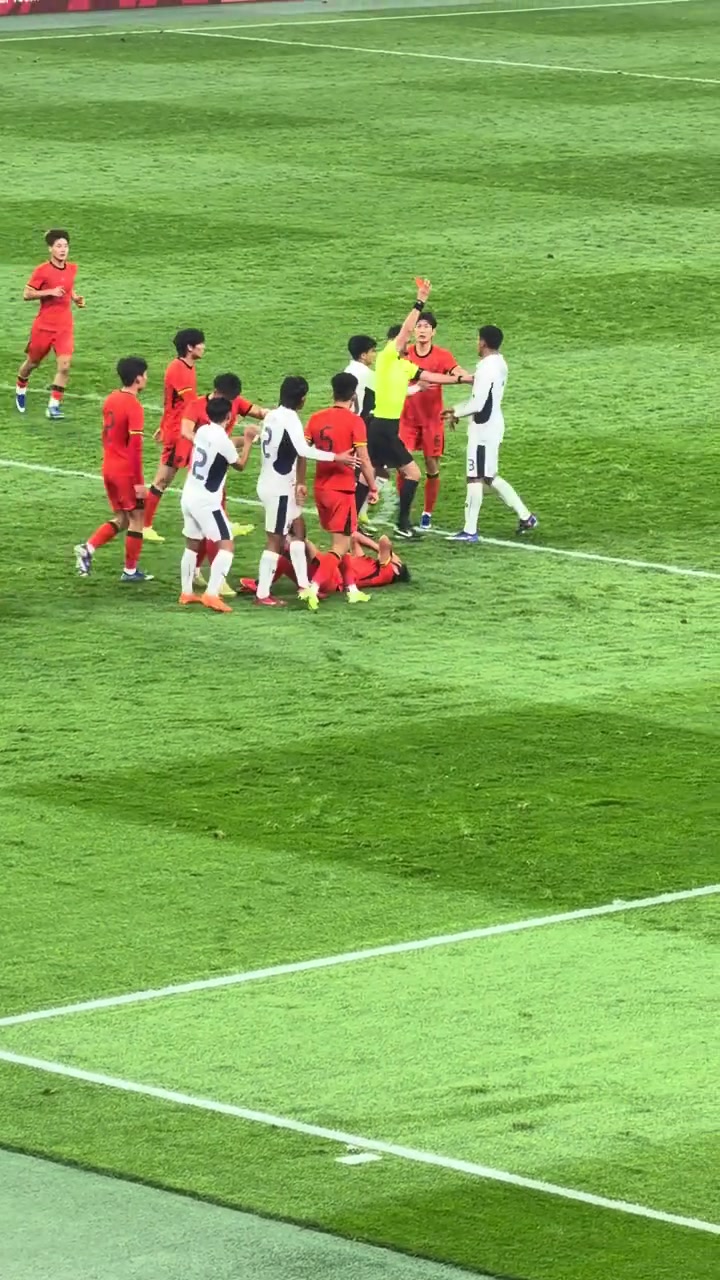 U23国足2-2泰国 补时冲突麦麦提江连出两红 玄智健劝架反被罚下