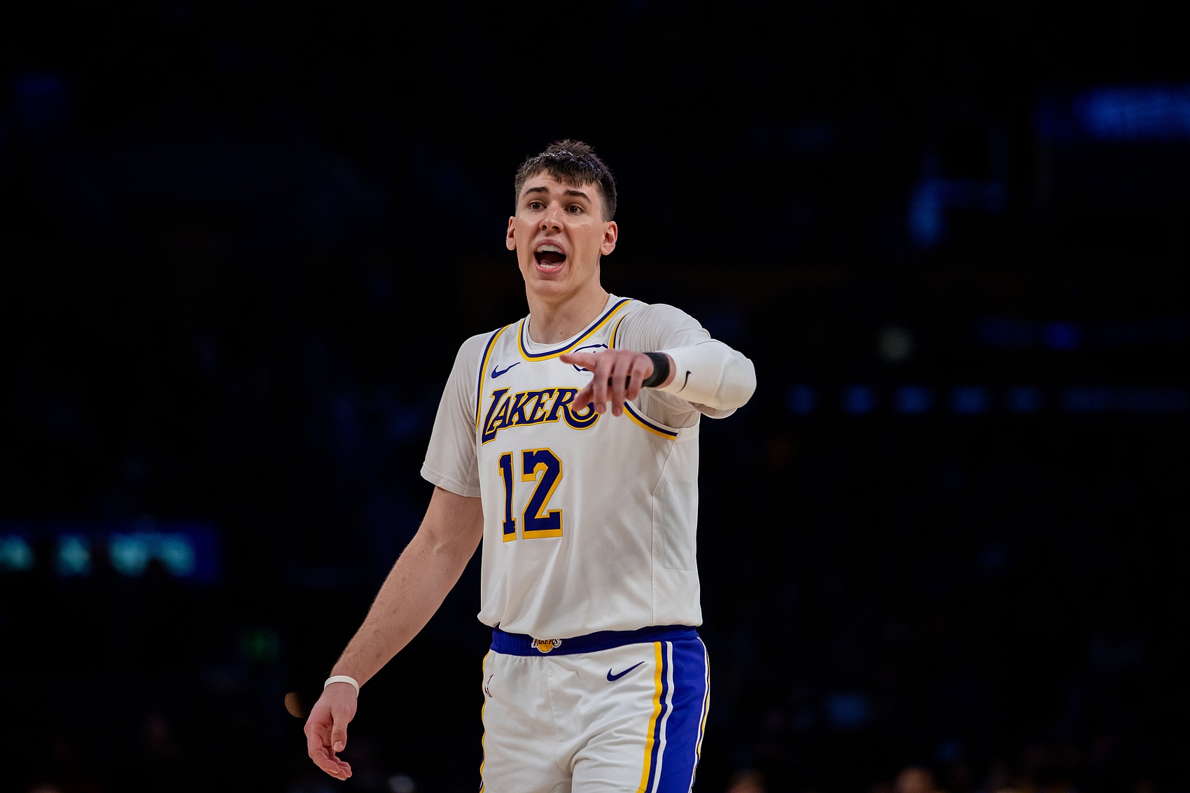 东契奇43分难阻湖人客场取胜 赛后称赞队友拉拉维亚家乡表现 东契奇43分难阻湖人客场取胜 赛后称赞队友拉拉维亚家乡表现