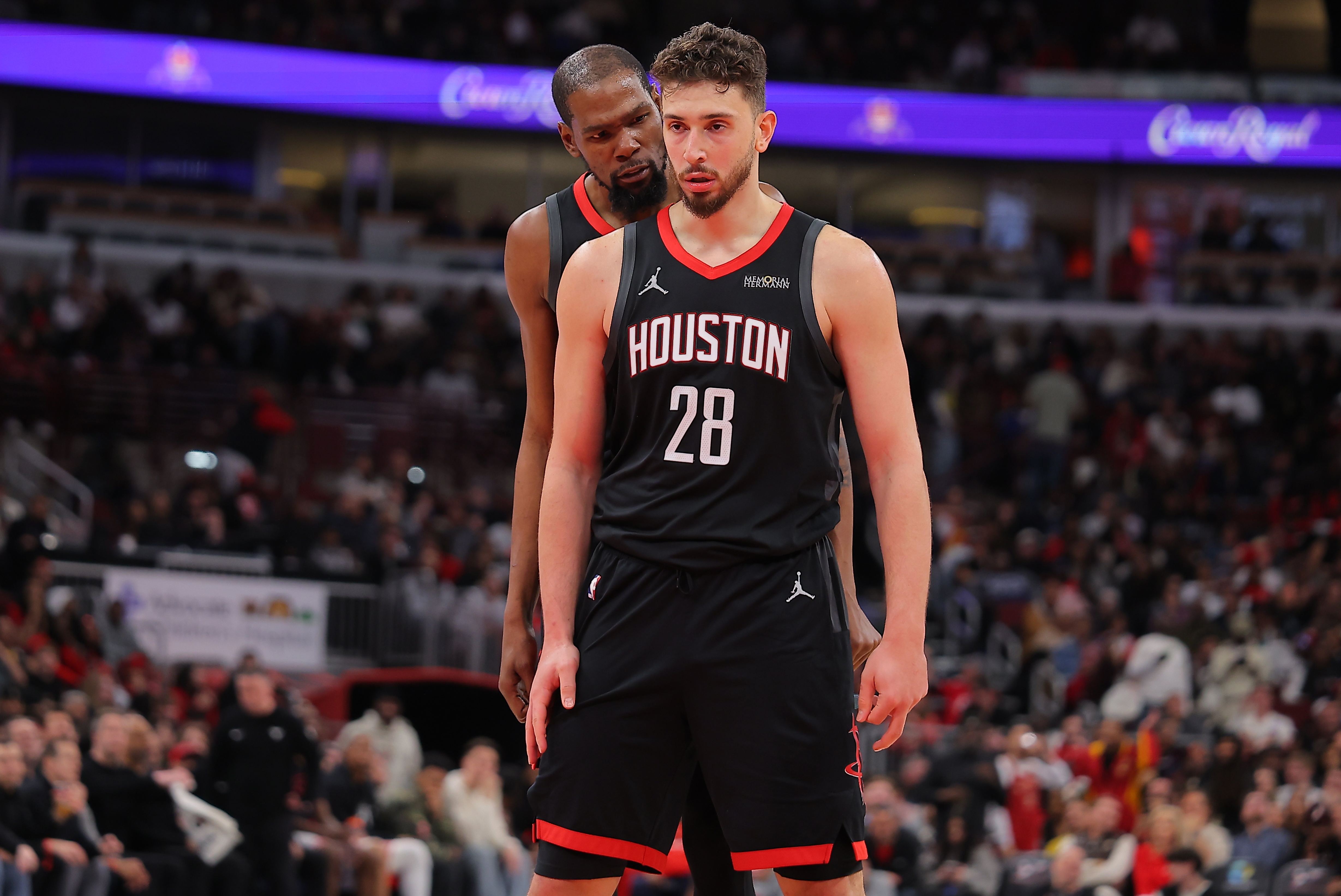 西部卡位战上演防守绞杀 森林狼残阵极限消耗杜兰特火箭加时惜败