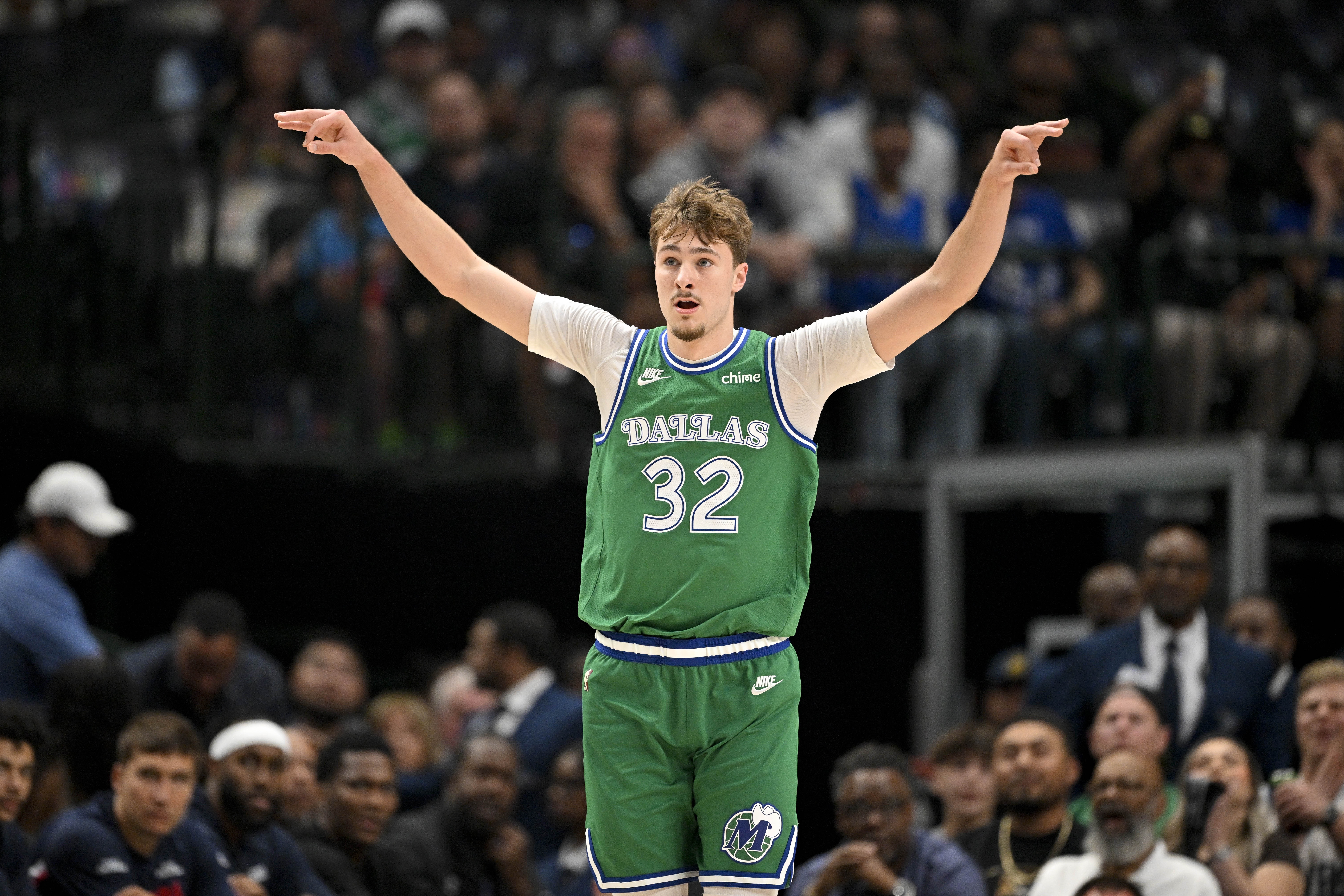 弗拉格26+8+7全能领衔 新秀季前赛首日数据报告