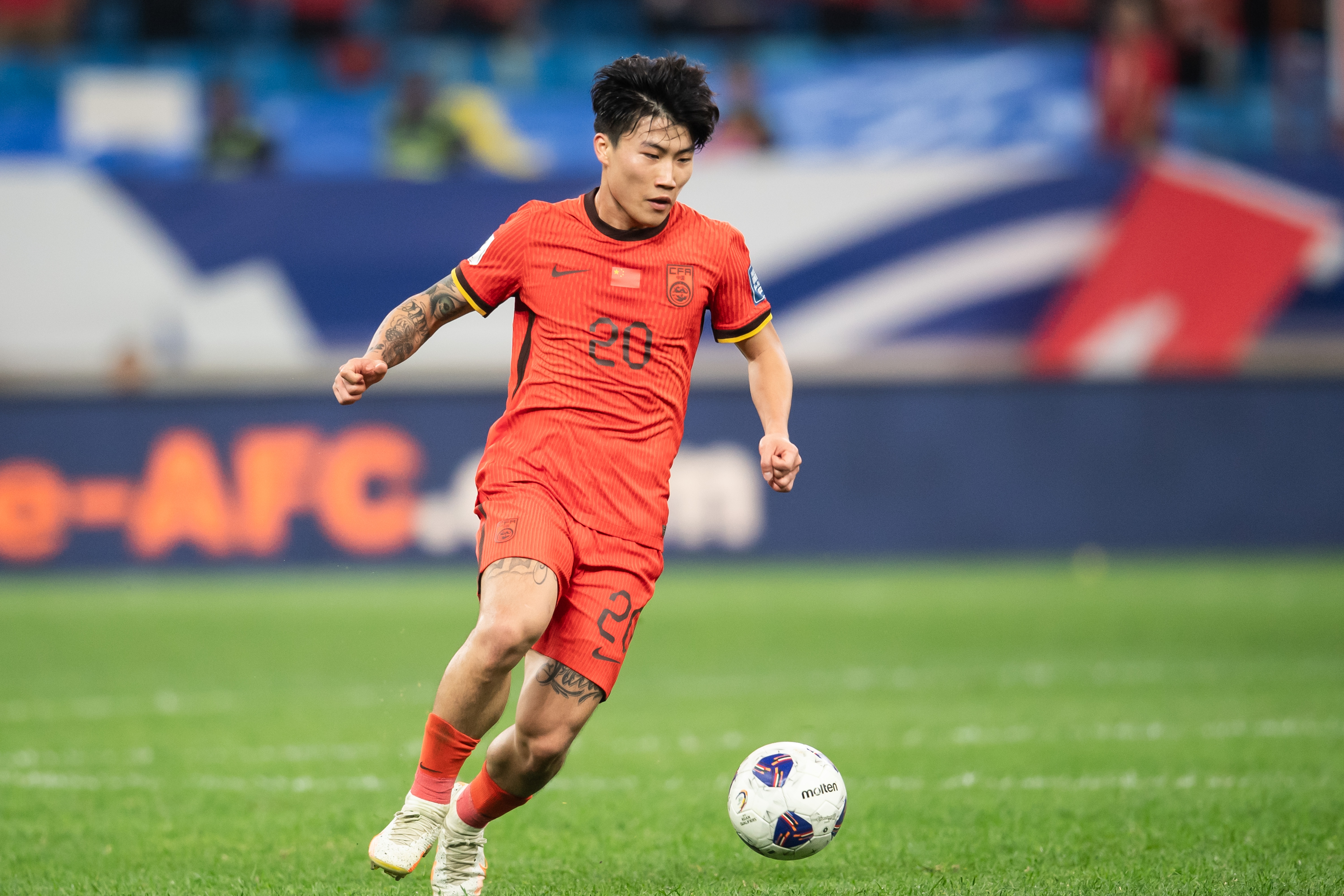 国足新周期阵容框架浮现 泰山三将冲击主力位置 国足新周期阵容框架浮现 泰山三将冲击主力位置