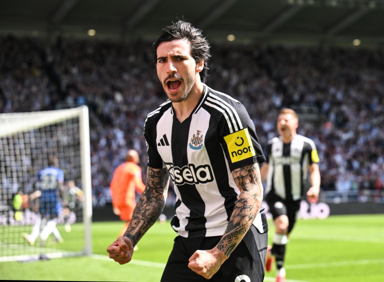 北爱主帅复盘0-2意大利 承认托纳利英超顶级 年轻阵容深度不足 北爱主帅复盘0-2意大利 承认托纳利英超顶级 年轻阵容深度不足