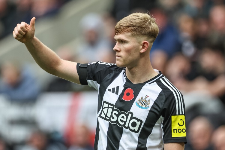 前蓝军后卫力荐霍尔 称其具备为皇马效力的顶级水准 前蓝军后卫力荐霍尔 称其具备为皇马效力的顶级水准