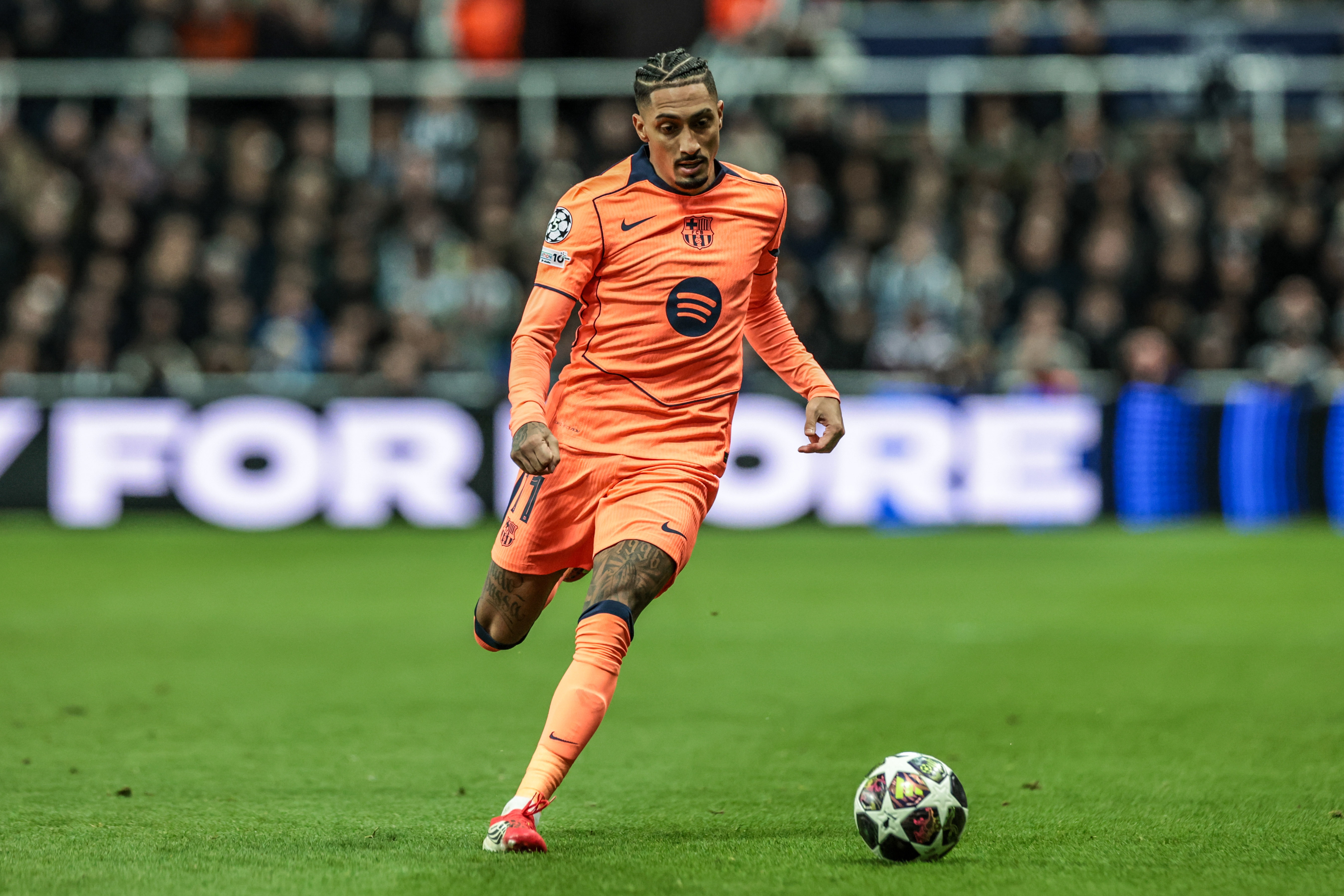 拉菲尼亚右大腿再伤 巴萨担忧旧患复发 拉菲尼亚右大腿再伤 巴萨担忧旧患复发