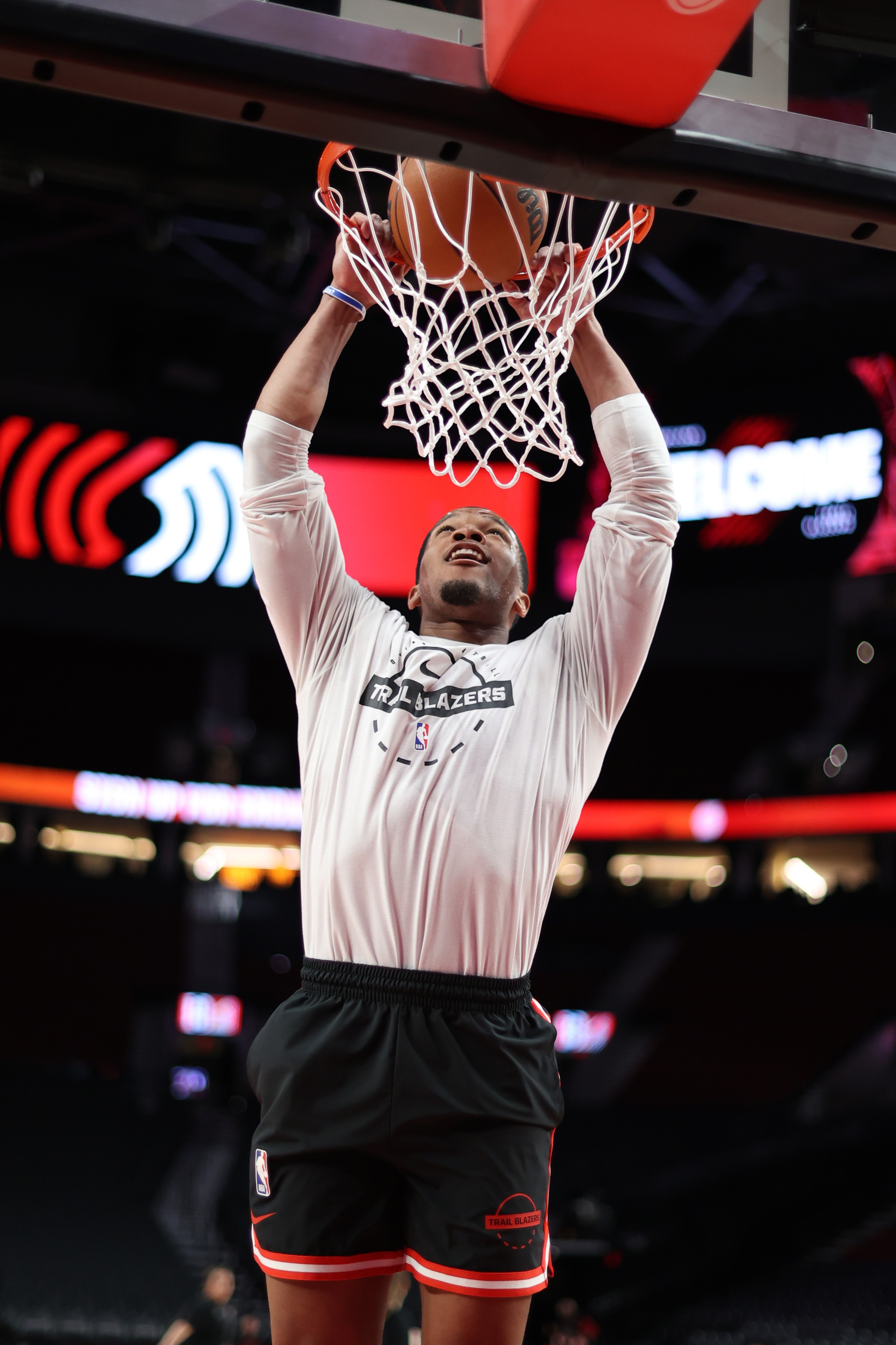 扬布拉德半场高效输出20分 混音领先马刺