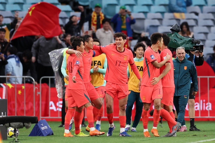 国足全员恢复训练 今日转场墨尔本