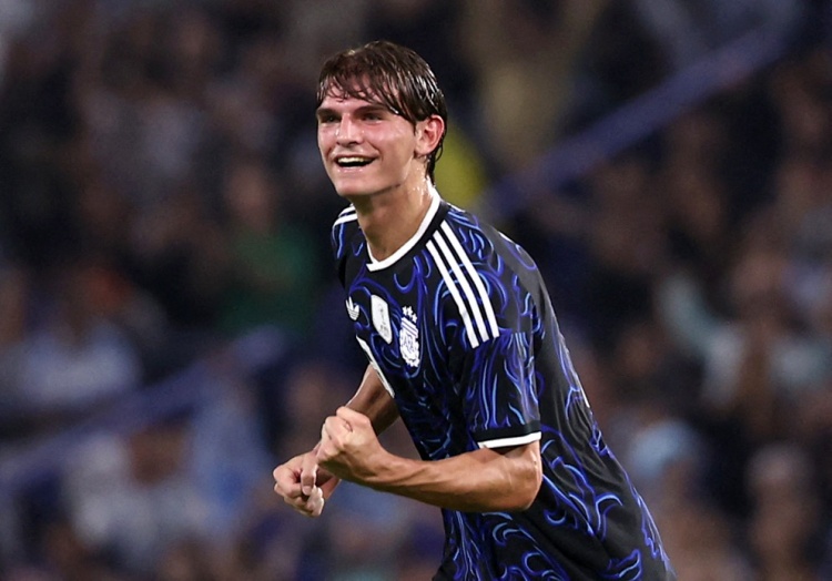 尼科·帕斯国家队任意球破门 皇马握900万欧回购条款