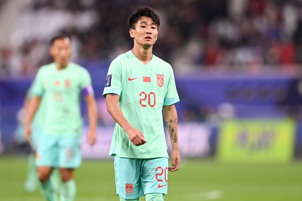 韦世豪三十而立 从问题少年到国足前场支点