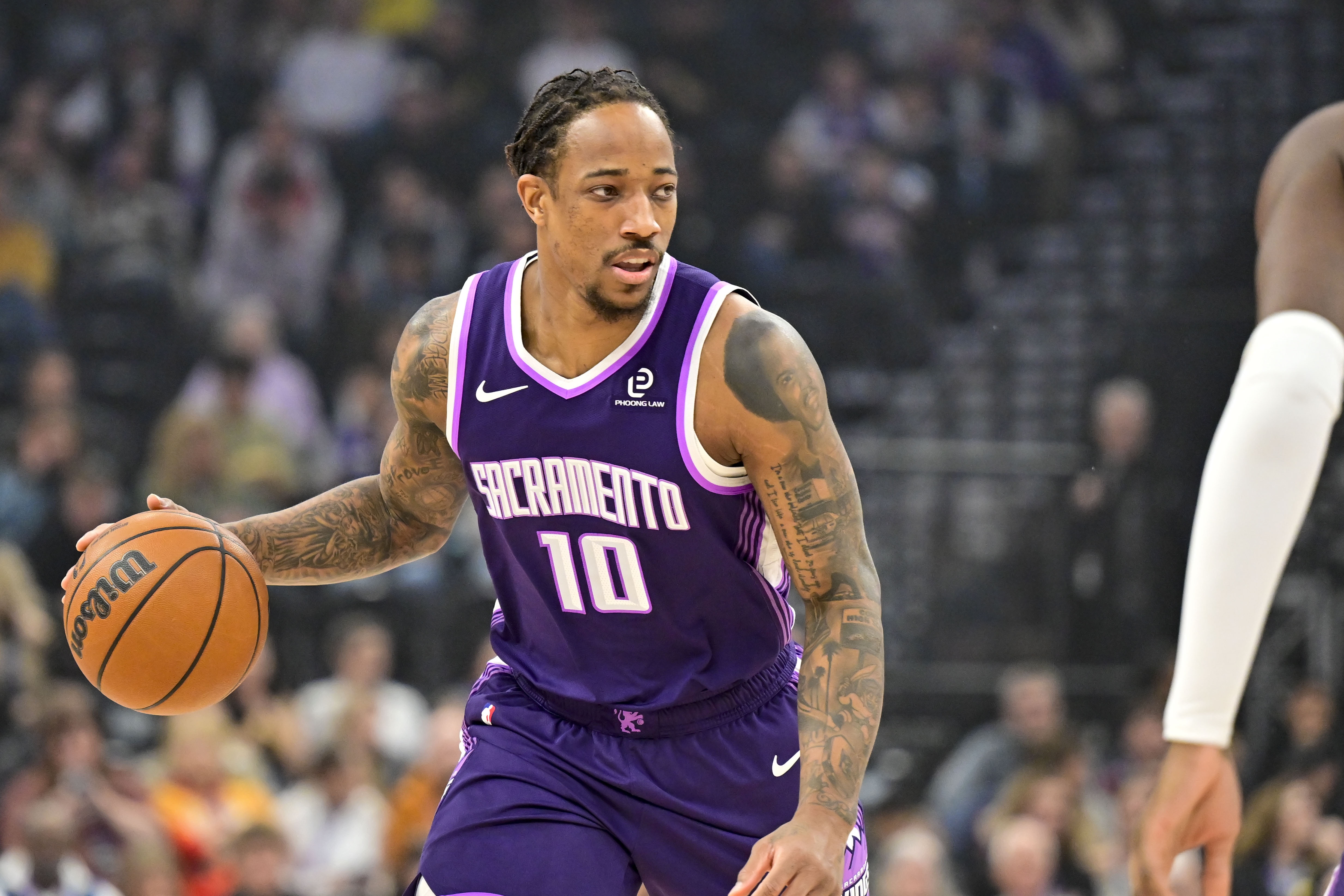 詹宁斯质疑名人堂标准 称德罗赞应与麦迪同列第一候选人 詹宁斯质疑名人堂标准 称德罗赞应与麦迪同列第一候选人