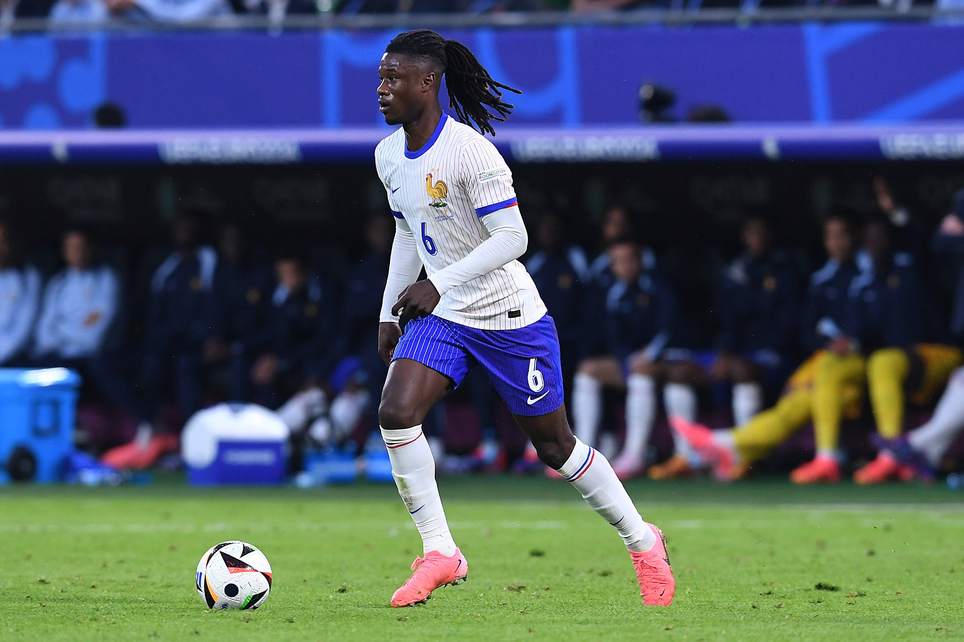 卡马文加关键一役 对阵哥伦比亚决定世界杯席位