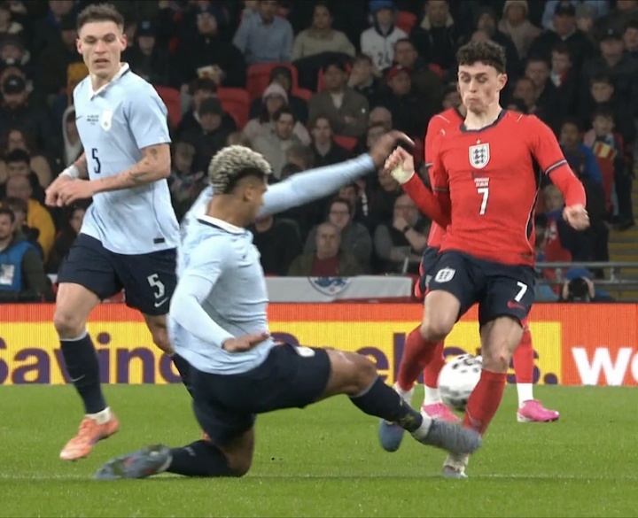 阿劳霍回应飞铲福登争议 坚称无恶意且已获对方谅解 阿劳霍回应飞铲福登争议 坚称无恶意且已获对方谅解