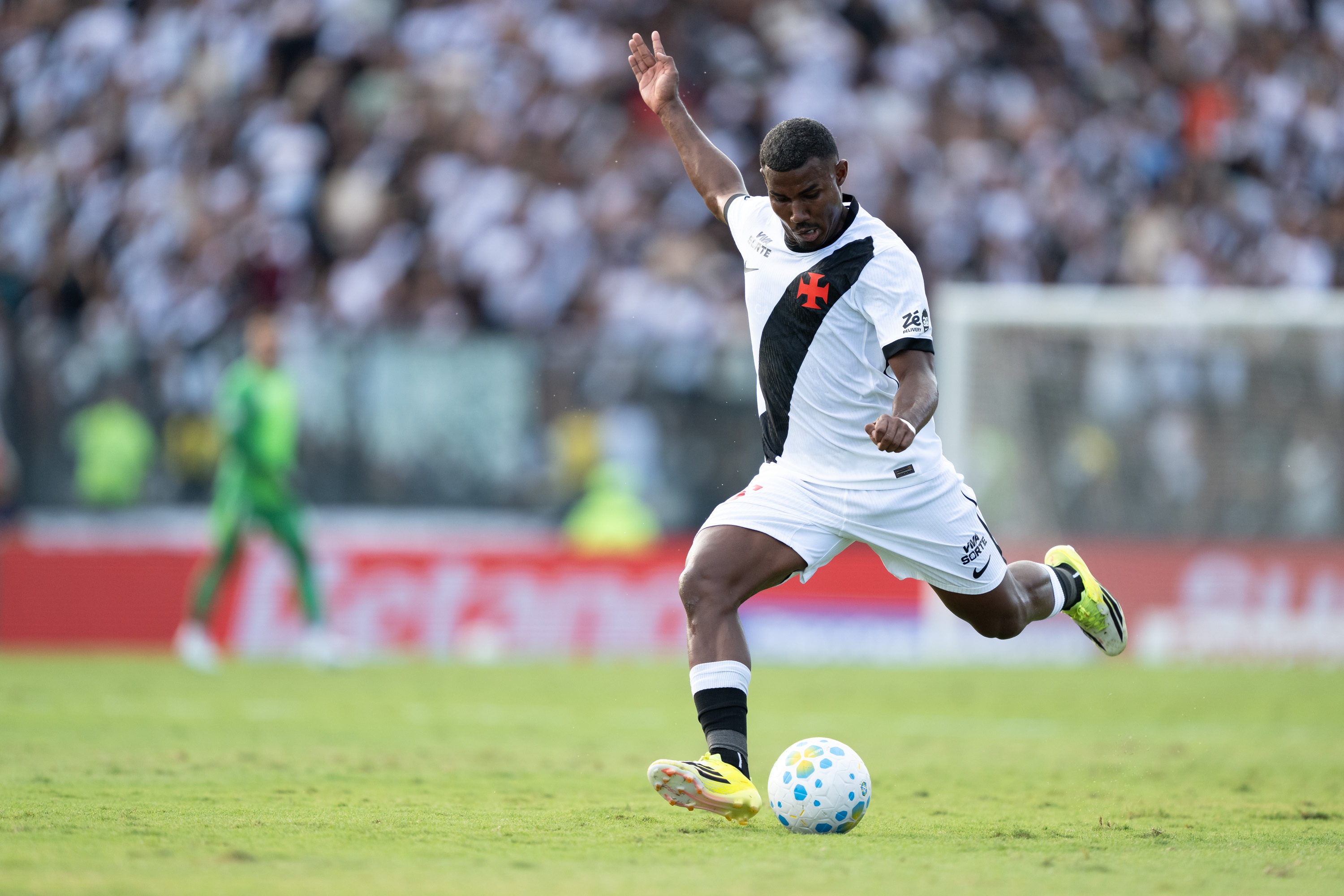 德甲双雄考察瓦斯科达伽马后卫库巴亚诺 球员租借表现引关注 德甲双雄考察瓦斯科达伽马后卫库巴亚诺 球员租借表现引关注