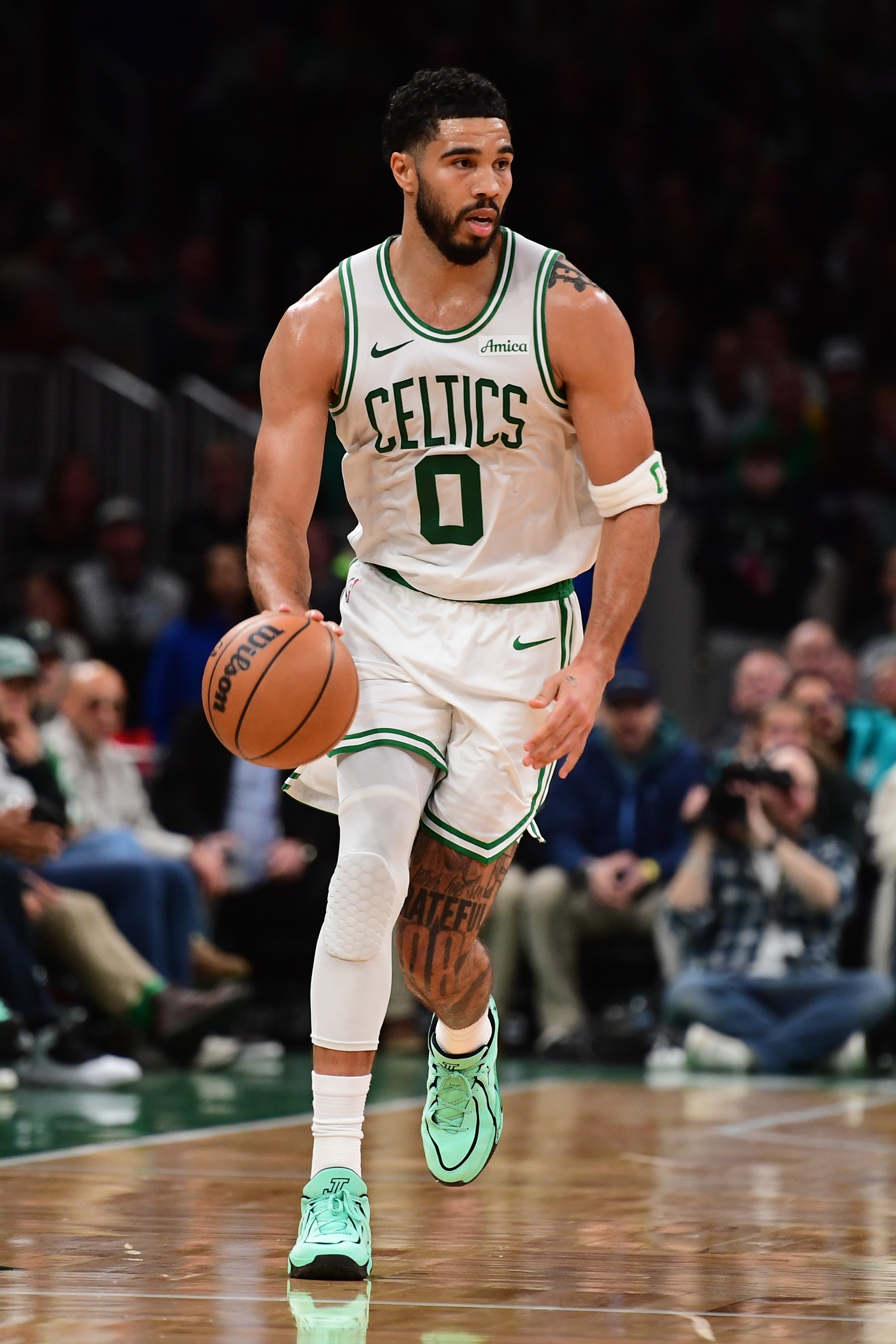 塔图姆32分率队轻取黄蜂 绿军锁定50胜剑指季后赛 塔图姆32分率队轻取黄蜂 绿军锁定50胜剑指季后赛