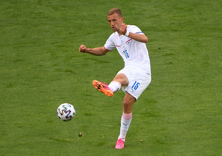 绍切克赛后炮轰队内政治操作 主帅库贝克回应仍支持其留队