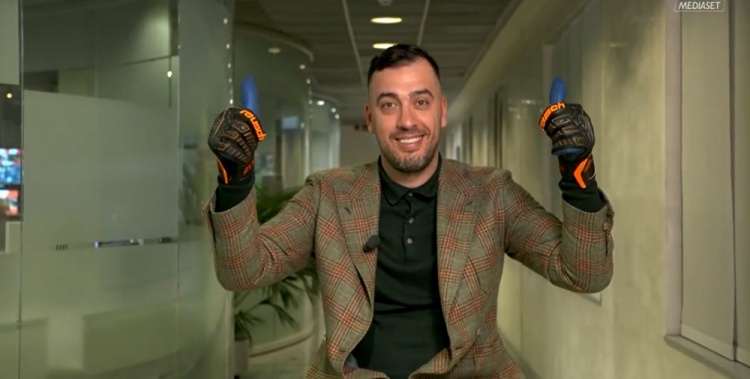 维维亚诺锐评意甲门将格局 斯维拉尔压迈尼昂当选最佳