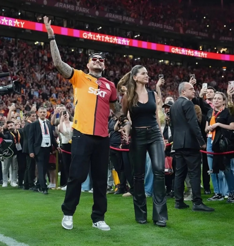 伊卡尔迪土超重生 球星伴侣角色迭代