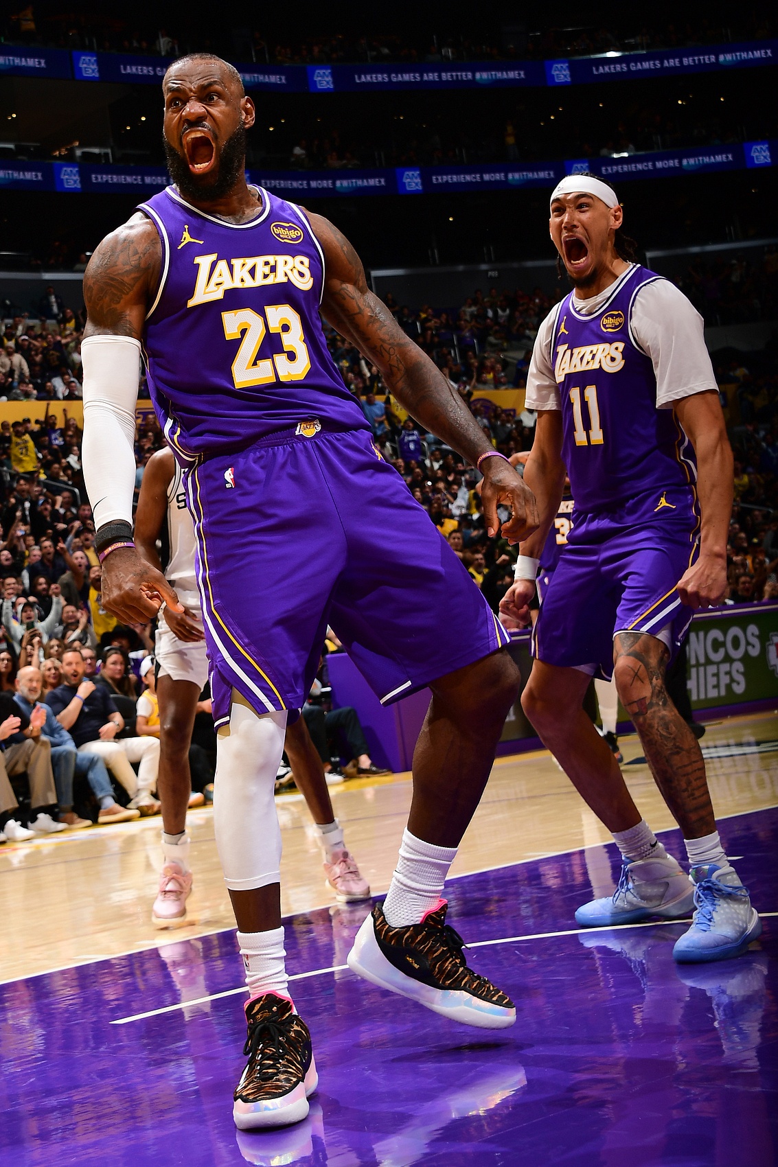 海斯高效19分谈转换动力 詹姆斯快下引领湖人节奏