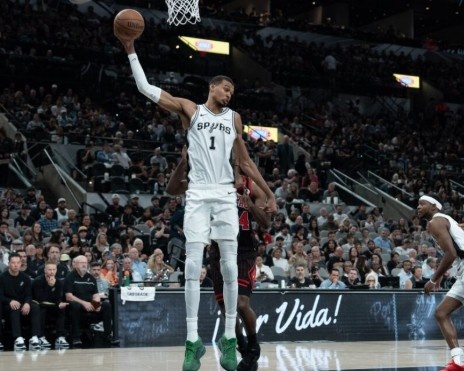 文班亚马41分赛季新高 投篮手型细节源自德克恩师