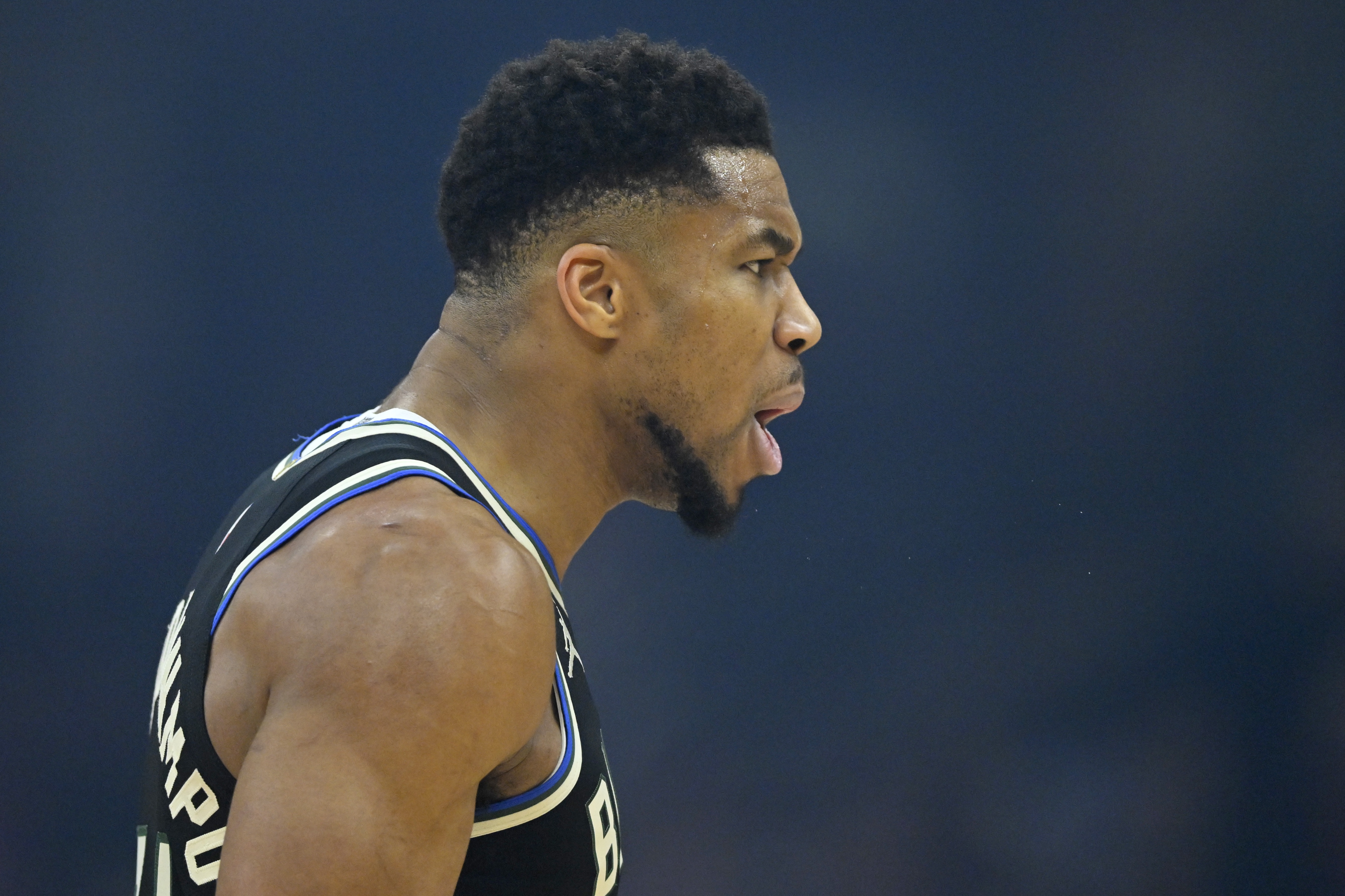 波蒂斯直言字母哥去留需速决 雄鹿内部忧虑未来不确定性