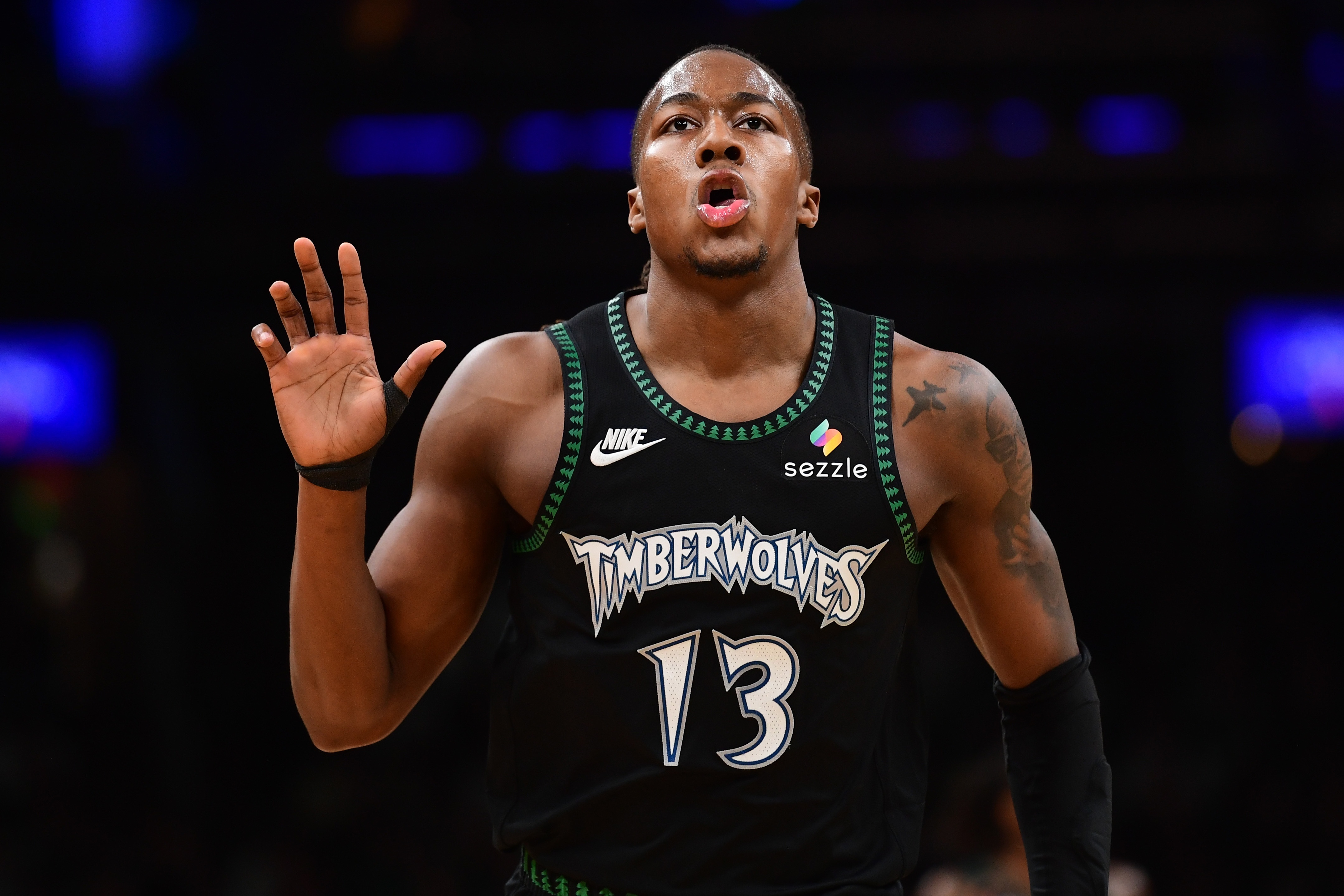 道苏姆首发五战四胜 近19+9+7输出助森林狼大捷