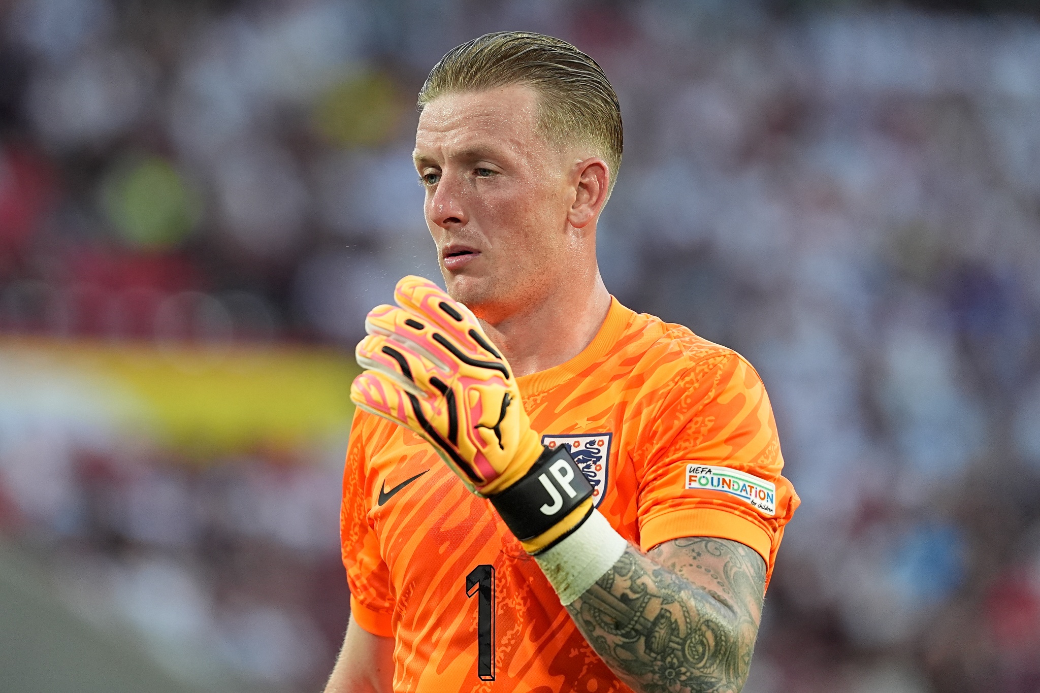 皮克福德922分钟零封纪录告破 日本队友谊赛半场领先英格兰