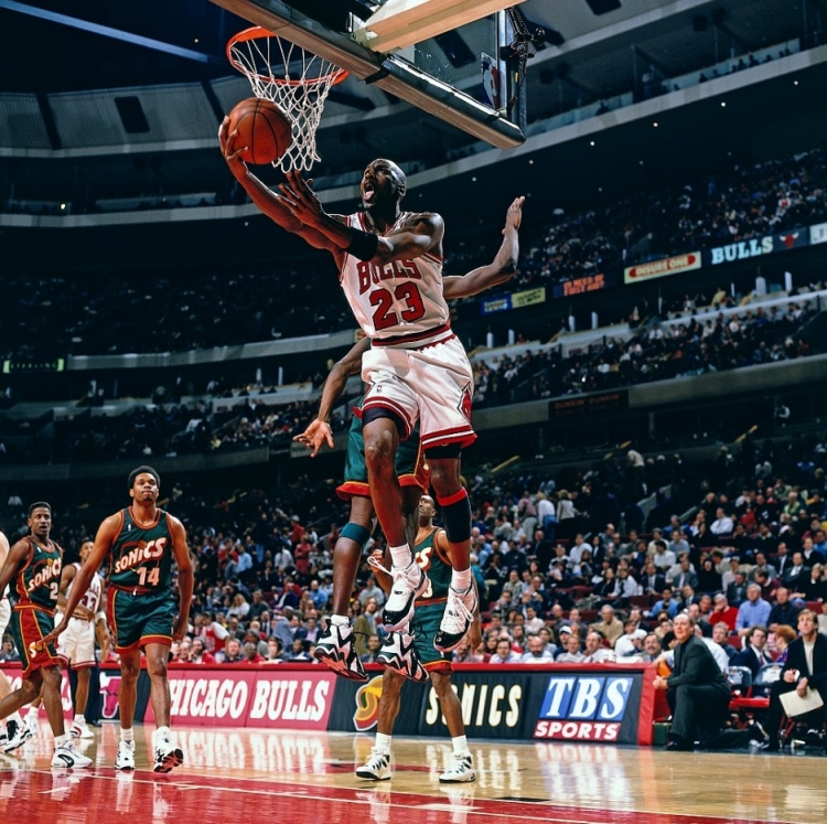 东契奇单月600分仅列历史第31 张伯伦包揽前11席