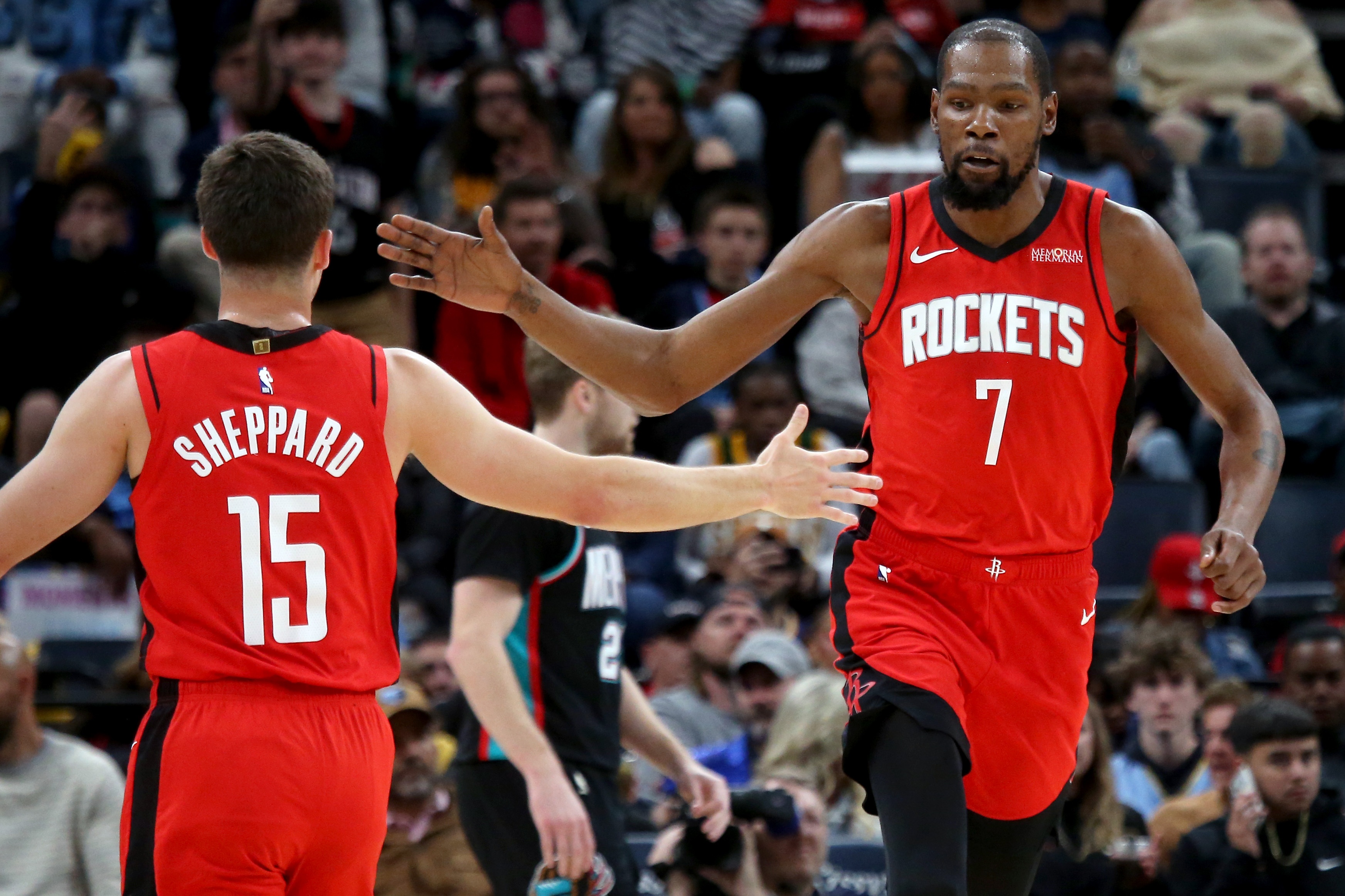 NBA战报：马刺九连胜延续 火箭三连胜巩固前六 掘金锁定季后赛席位