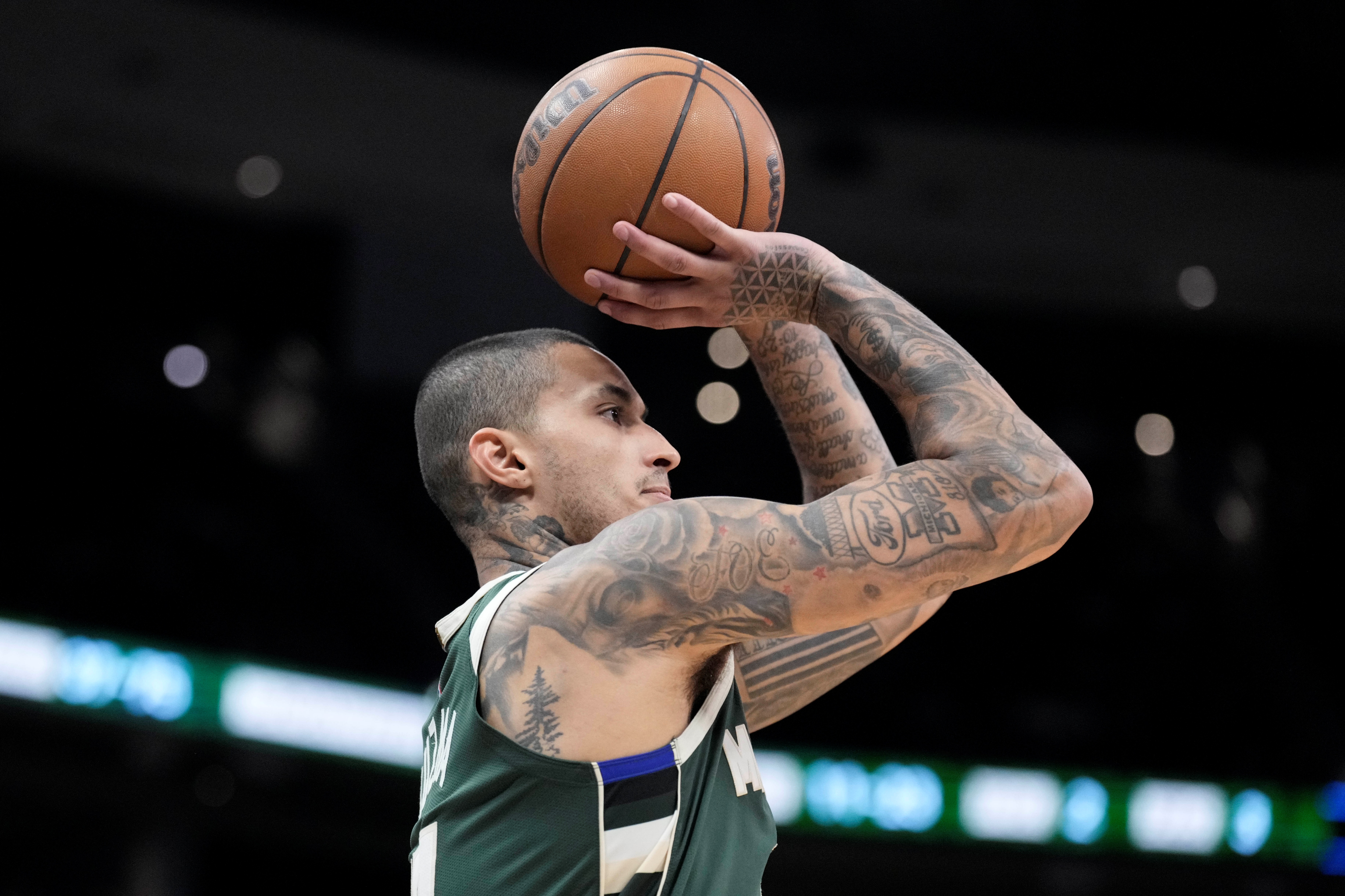 库兹马两分球11中9高效取20分 三分线外6投全失