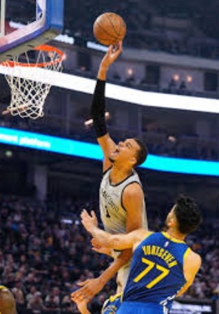 文班亚马背靠背41分 垂直引力重塑马刺进攻